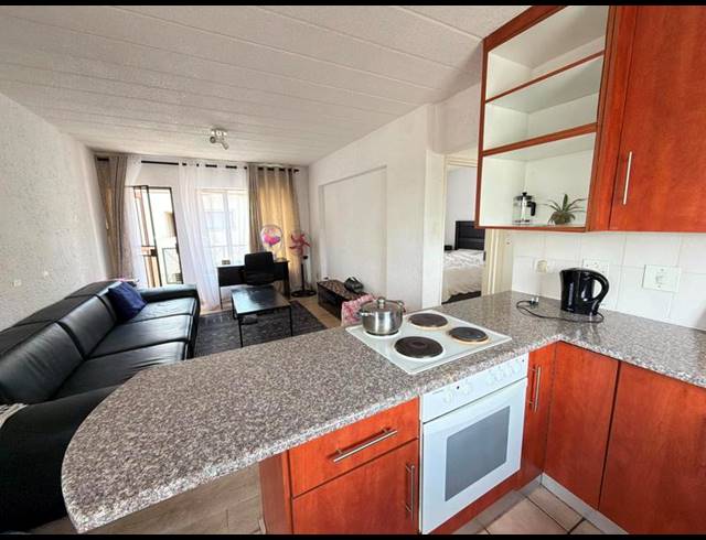 1 BEDROOM APARTMENT FOR SALE IN BRYANSTON